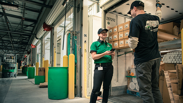 OD Driver and Smiling Dock Worker - 600x338